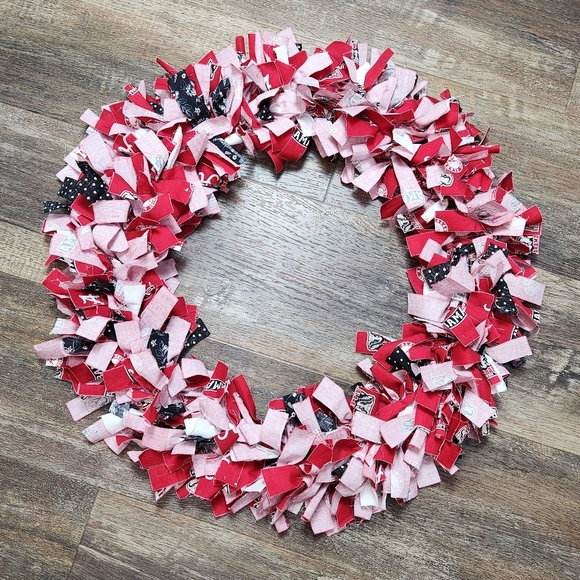 ALABAMA CRIMSON TIDE MATERIAL RAG WREATH - Picture 1 of 6